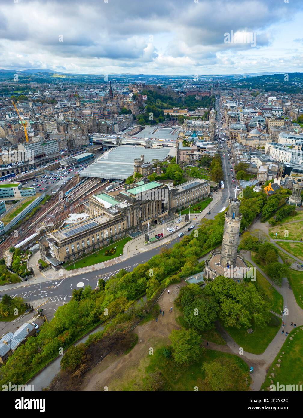 Veduta aerea dello skyline di Edimburgo da Calton Hill, Scozia, Regno Unito Foto Stock