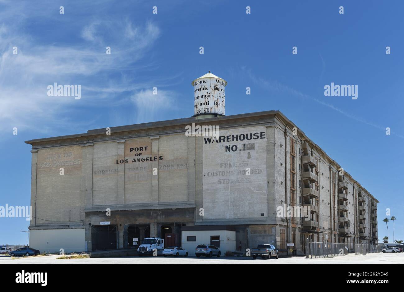 SAN PEDRO, CALIFORNIA - 21 SETTEMBRE 2022: Magazzino No. 1, un magazzino a sei piani costruito nel 1917 sul punto più esterno di terra sul canale principale al P Foto Stock