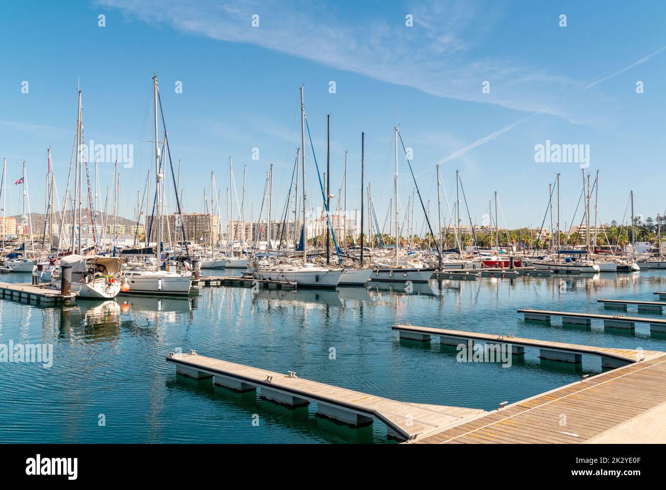 La linea de la Conception, SPAGNA - Settembre 10 2022: Veduta della bellissima zona portuale di la linea de la Conception, Spagna . Foto Stock