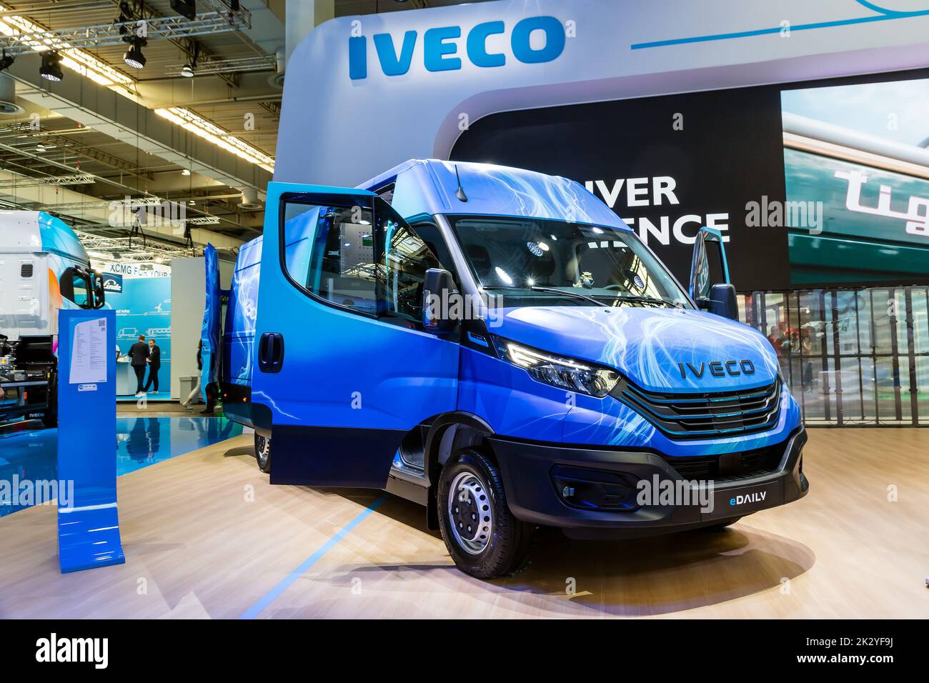 Iveco eDaily L2 H2 pulmino a pannelli elettrici presentato al Salone IAA di Hannover. Germania - 20 settembre 2022 Foto Stock