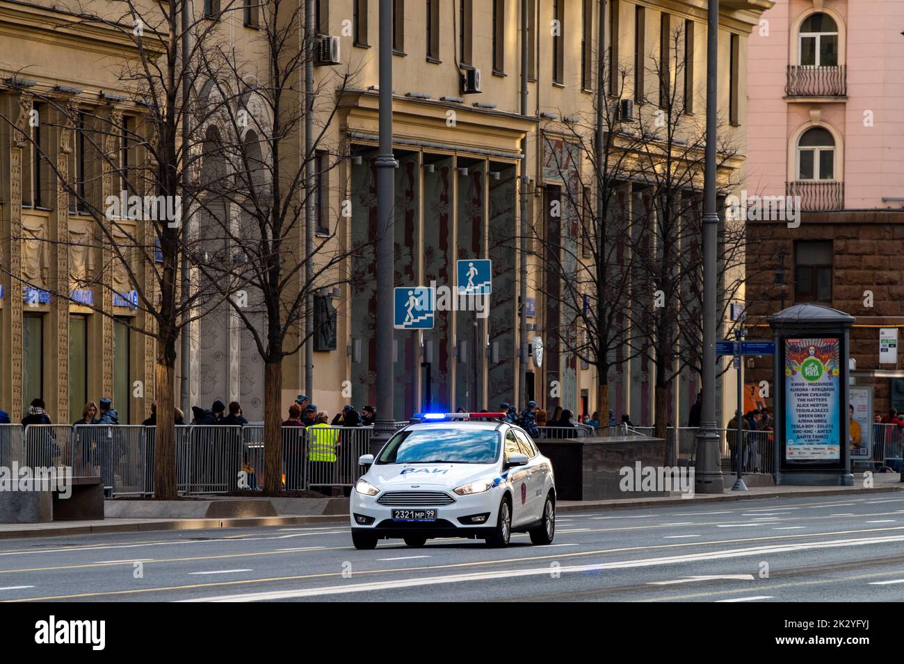 29 aprile 2021, Mosca, Russia. Autovettura dell'Automobile militare ispezione delle forze Armate della Federazione Russa in via Tverskaya Foto Stock