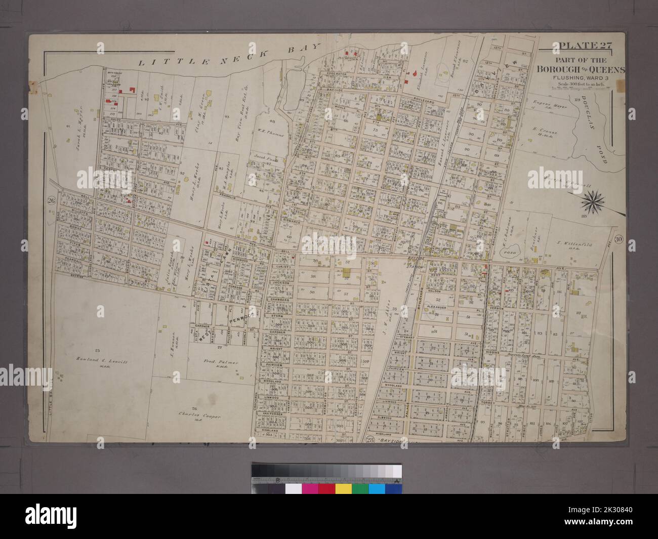 Cartografica, Mappe, carte catastali. 1909. Lionel Pincus e la Principessa Firyal Map Division. Queens (New York, N.Y.), New York (N.Y.), Real Property Plate 27: Bounded by Bell Avenue, Shore Avenue, Little Neck Bay,... Bayside Boulevard, Edgewater View, Ashburton Avenue, Bayside Boulevard, 10th Street, Broadway (Douglas Pond), Bayside Avenue, Titus Avenue, Highland Avenue, Highland Street, Crocheron Avenue, Gardner Street, Vista Avenue, Bayside e Little Bayside Road. Parte del comune di Regine, Flushing, Ward 3. Foto Stock