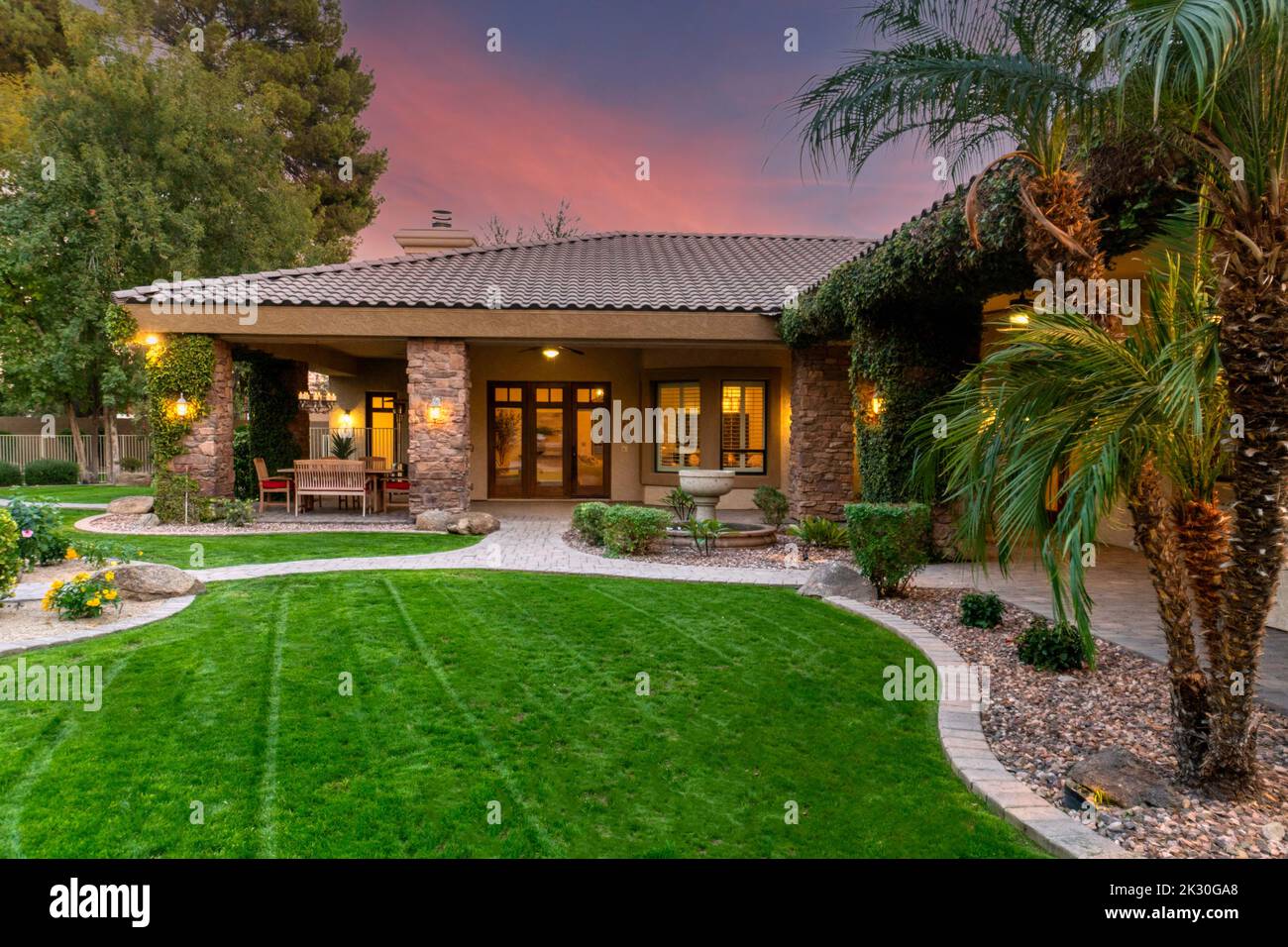 Una casa di lusso in arizona al tramonto Foto Stock