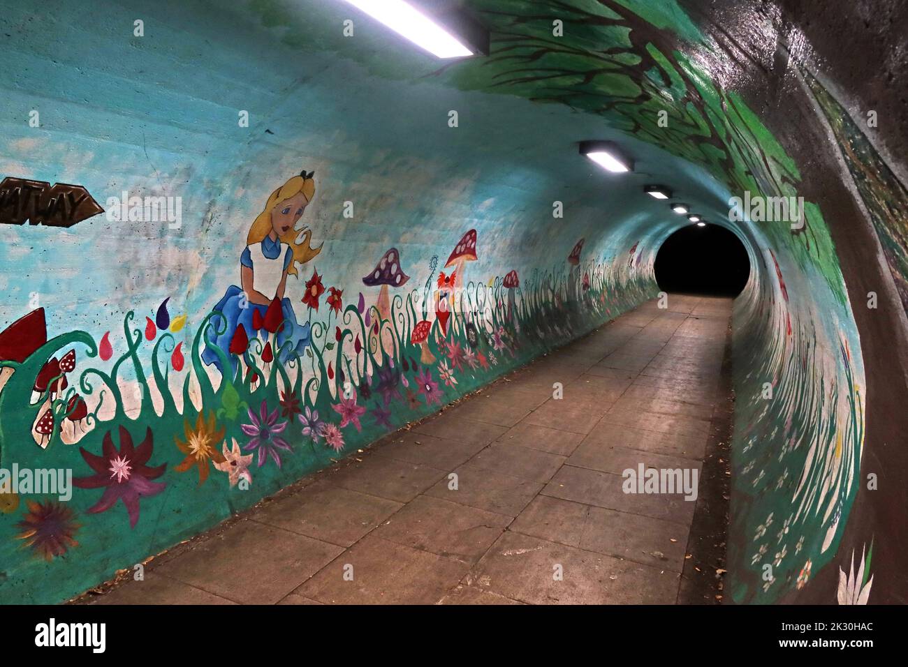 Tunnel pedonale, con Alice nel paese delle meraviglie, tunnel pedonale Knutsford Road, Latchford, Warrington, Cheshire, Inghilterra, REGNO UNITO, WA4 1LT Foto Stock