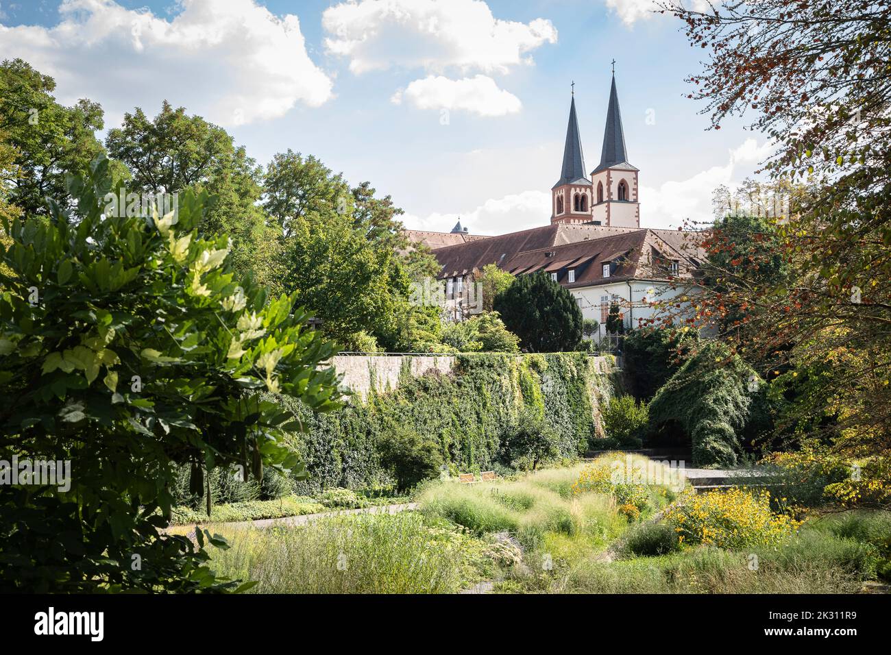 Germania, Baviera, Wurzburg, Luitpoldgraben parco e Caritas Don Bosco edifici Foto Stock