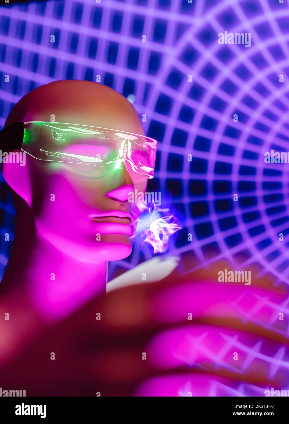 Immagine del robot generata digitalmente con occhiali futuristici Foto Stock