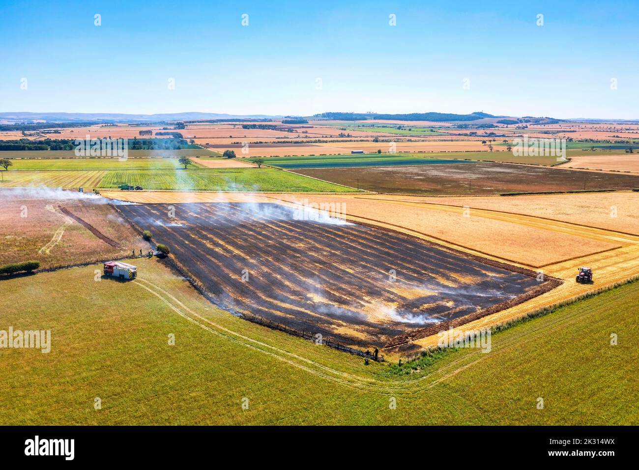 Regno Unito, Scozia, veduta aerea di brucia campo di grano Foto Stock