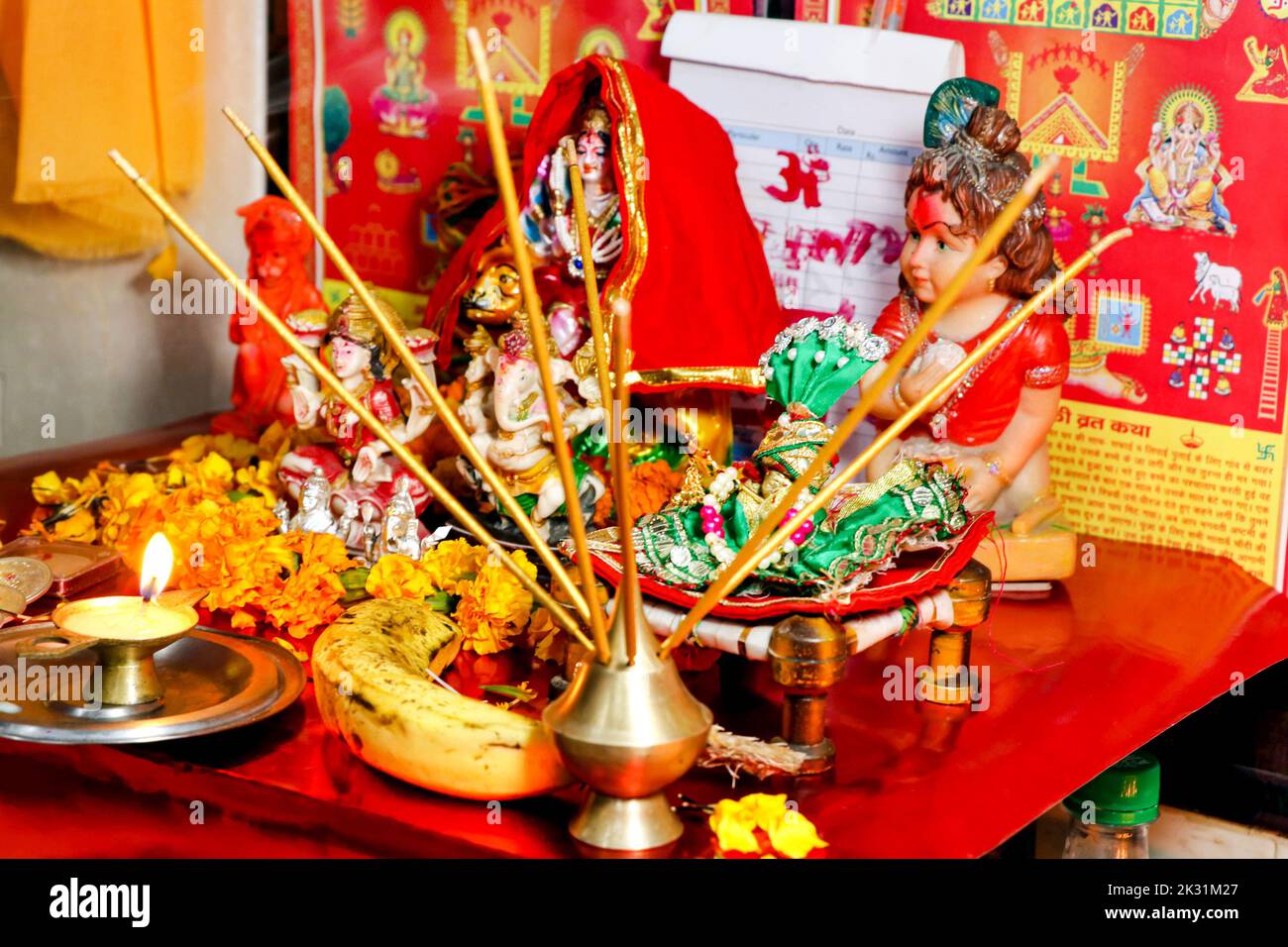 Il Signore Ganesha e la Dea Laxmi - religione indù e celebrazione indiana del festival Diwali. Messa a fuoco selettiva Foto Stock