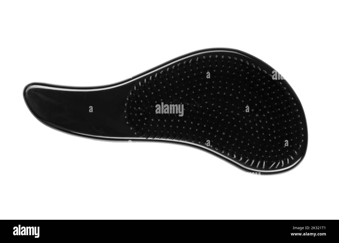 Spazzola nera isolata su sfondo bianco. Accessorio per la cura del corpo. Il file contiene il percorso di ritaglio. Vista prospettica. Foto Stock