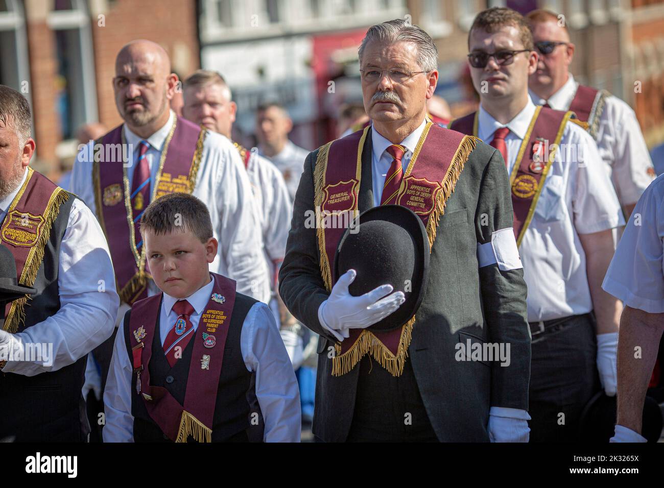 13 agosto 2022, Londonderry: David Hoey dei ragazzi apprendisti di Derry ha partecipato alla parata annuale di Relief of Derry, la più grande parata di Ordine fedele. Foto Stock
