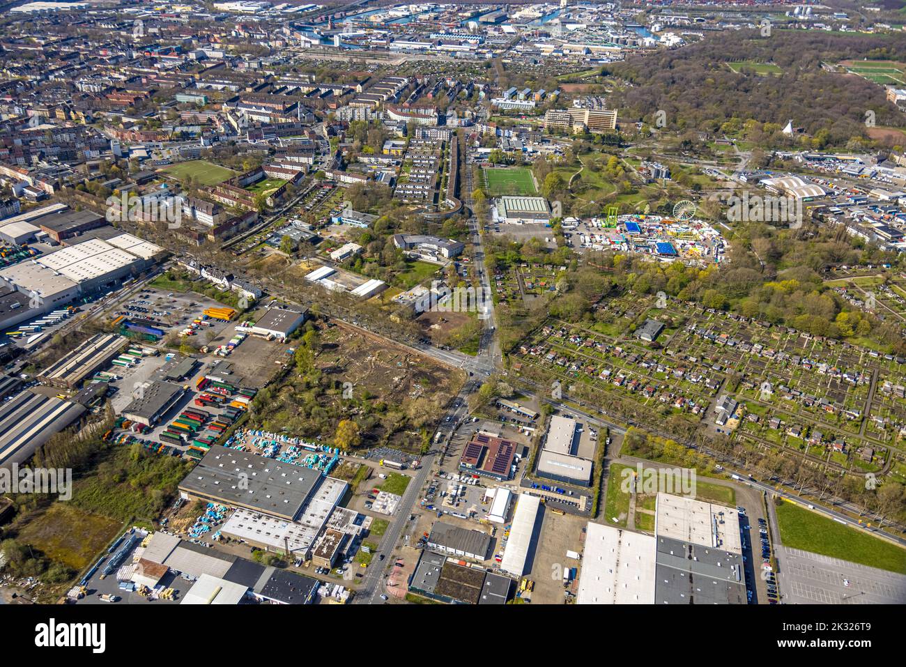 Vista aerea, fiera freDolino con ruota panoramica a Fredenbaumpark, Klinikum Dortmund Clinic Center North, Libellensiedlung, porto, Dortmund, Ruhr area, Foto Stock
