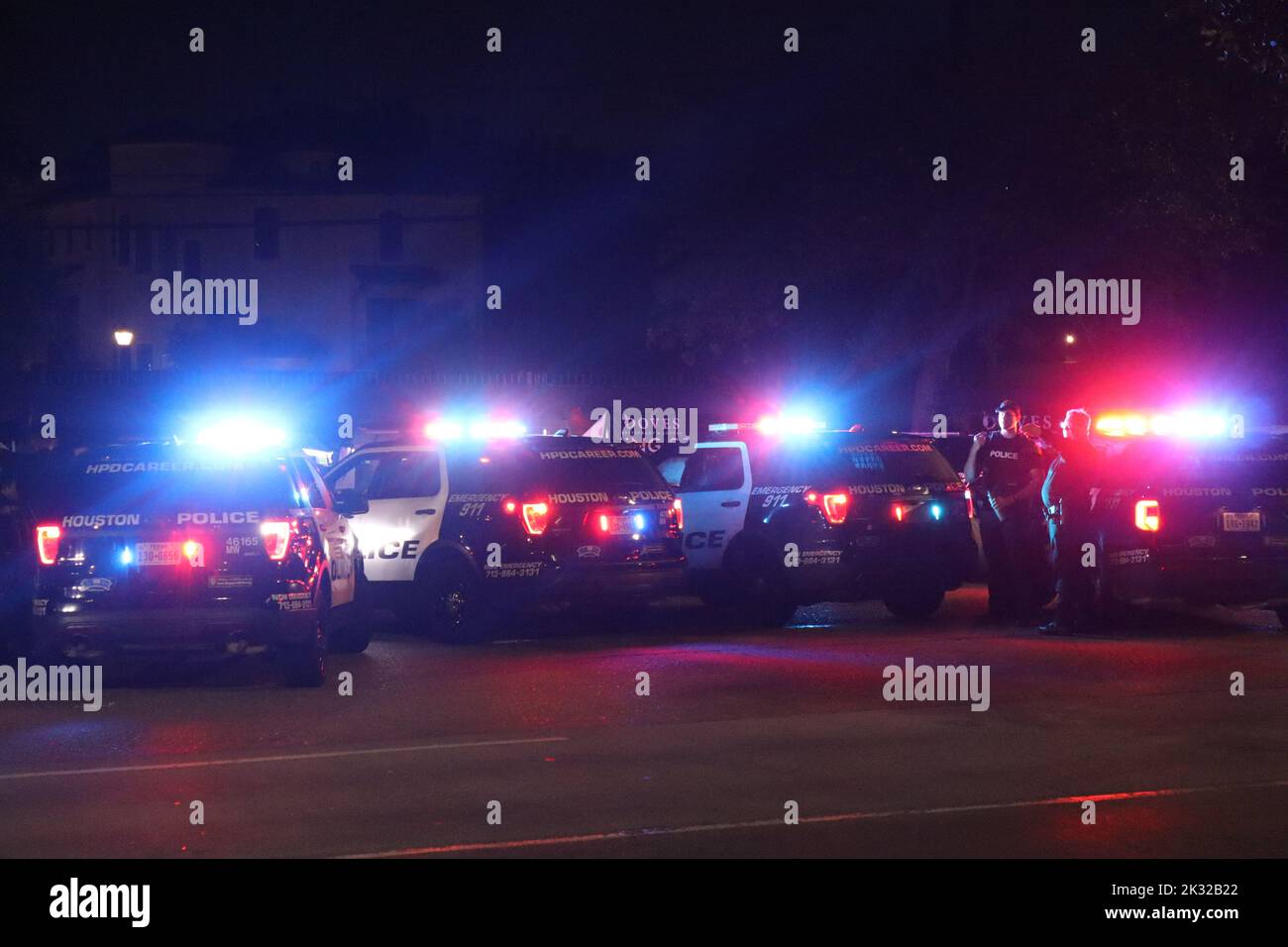 Houston, Stati Uniti. 24 Settembre 2022. Triple Shooting a Houston secondo i rapporti iniziali, tre persone sono state sparate su Richmond Ave., vicino a Chimney Rock. Una persona è stata pronunciata deceduta sulla scena. Credit: Robert Balli/Alamy Live News Foto Stock