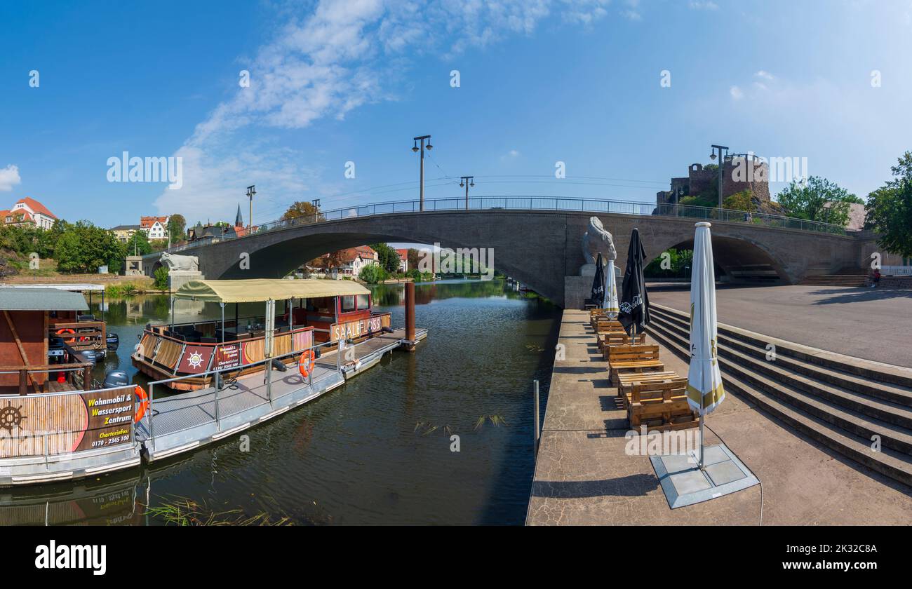 Halle (Saale): fiume Saale, distretto Kröllwitz, ponte Kröllwitzer Brücke in , Sachsen-Anhalt, Sassonia-Anhalt, Germania Foto Stock