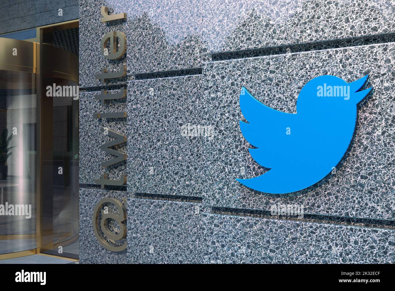 Logo Twitter sulla facciata della sede centrale Foto Stock