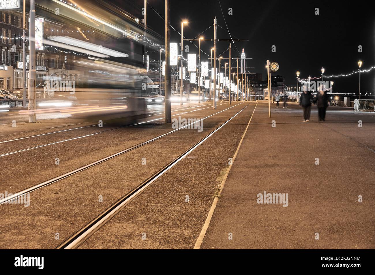 Tram a North Shore, Blackpool, durante le illuminazioni annuali Foto Stock