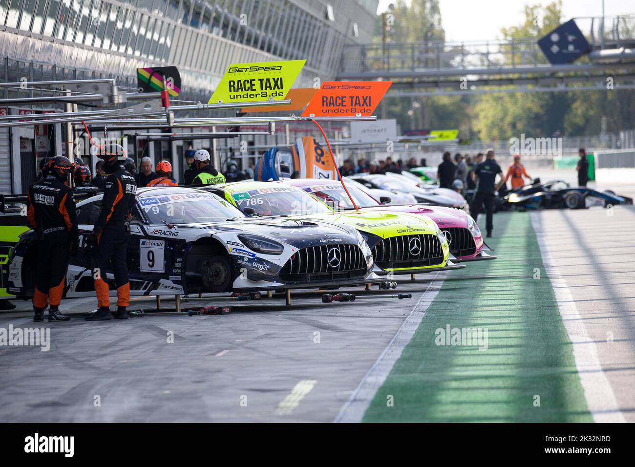 Autodromo Nazionale Monza, Monza, Italia, 23 settembre 2022, Pit Lane pista Nazionale di Monza in occasione del GT Open International Series - Motorsport Foto Stock