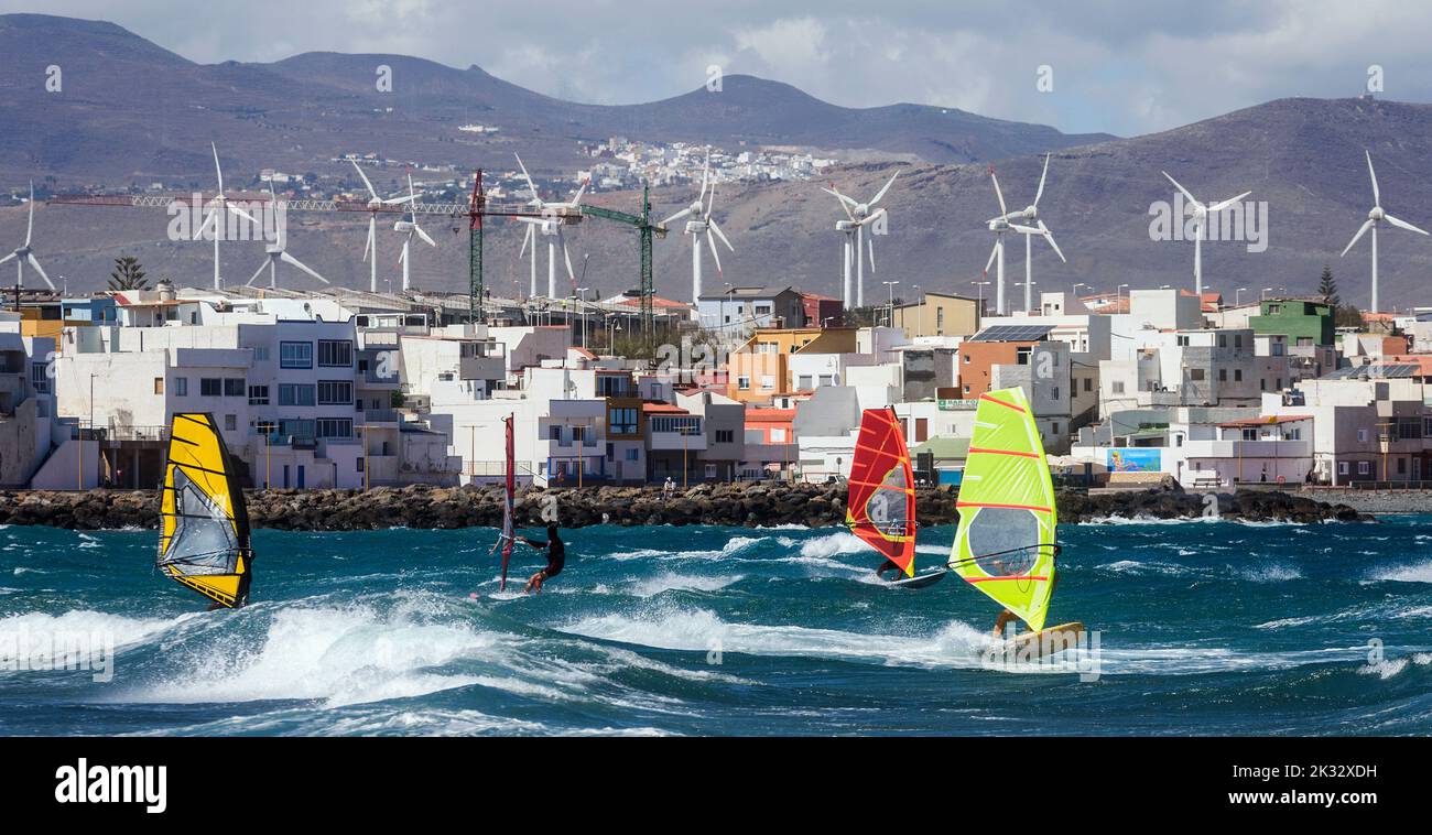 Windsurf sulla spiaggia di Pozo izquierdo, Santa Lucia de Tirajana, Gran Canaria, Isole Canarie, Spagna Foto Stock