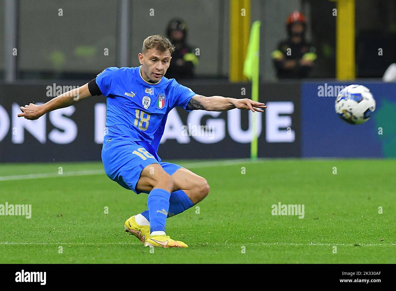 Milano, Italia. 23rd Set, 2022. Nicolo Barella in Italia durante la partita della lega delle Nazioni europee 2022 Italia-Inghilterra Stadio Giuseppe Meazza a Milano, 23rd settembre 2022 (credit photo AllShotLive/ Credit: Sipa USA/Alamy Live News Foto Stock