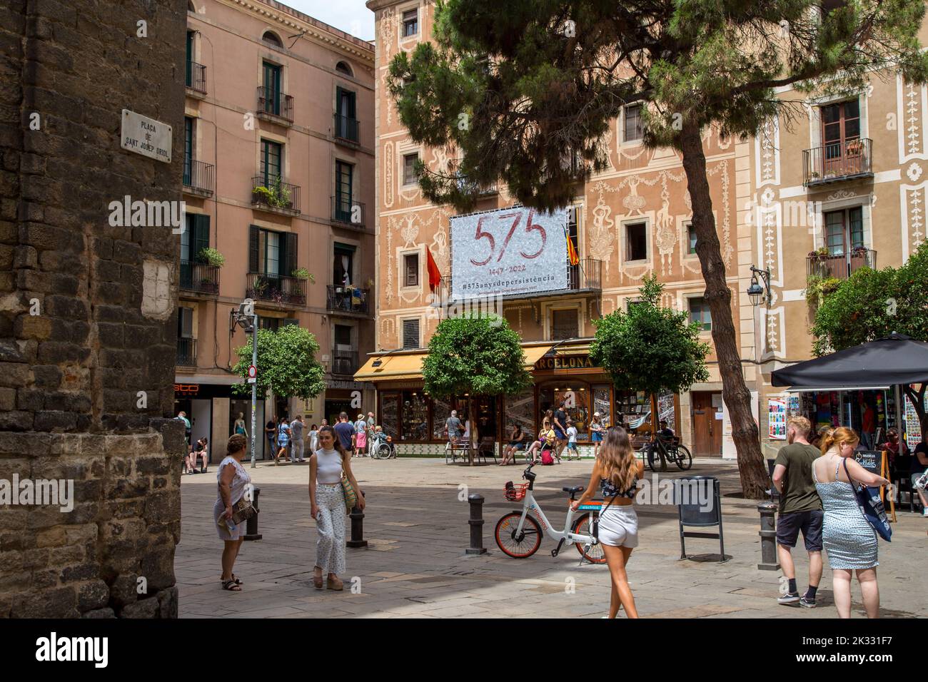 Plaza de Sant Josep Oriol, piazza del centro storico di Barcellona, Spagna Foto Stock