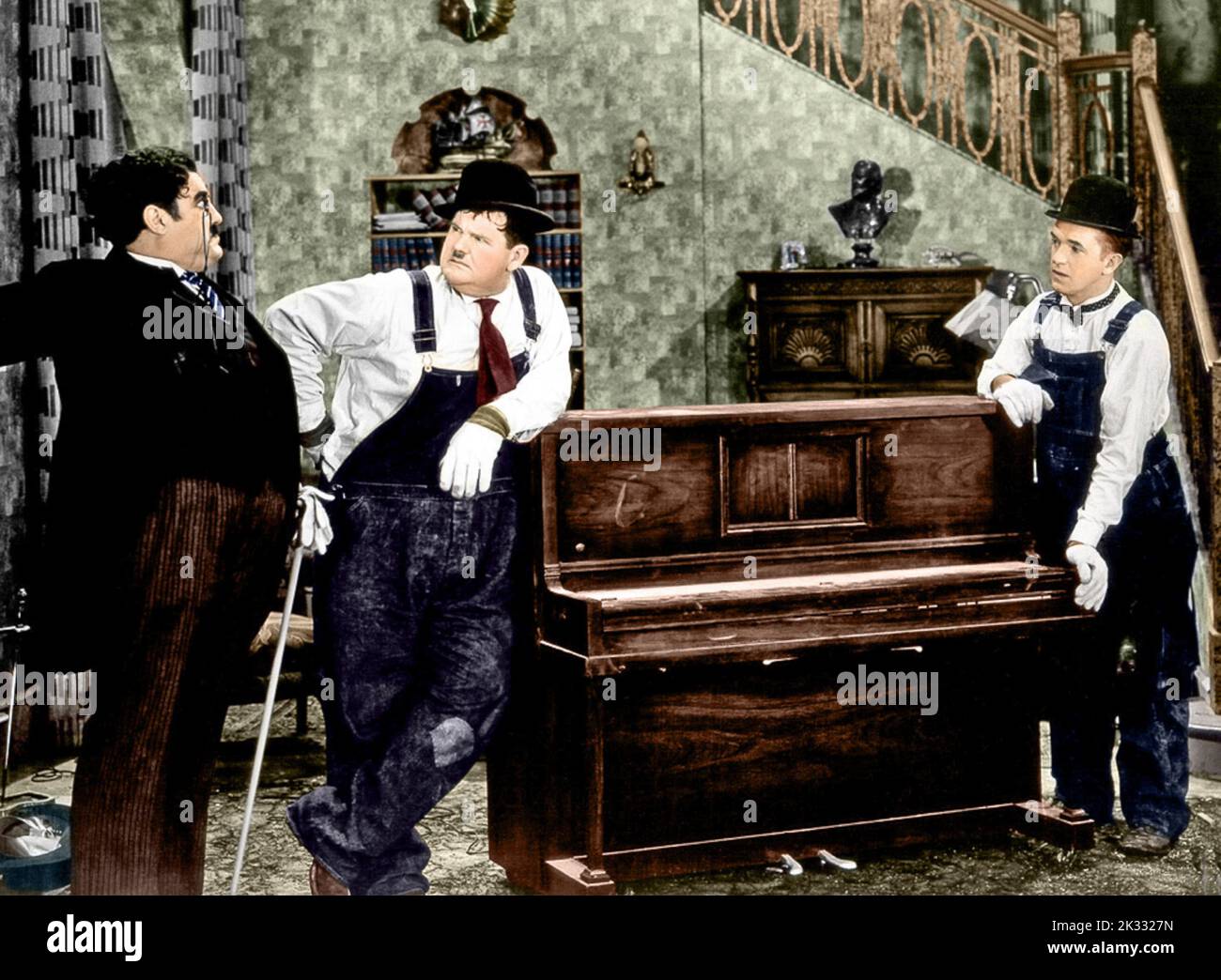 Stan Laurel e Oliver Hardy nella scena cinematografica 'The Music Box' 1932 Foto Stock