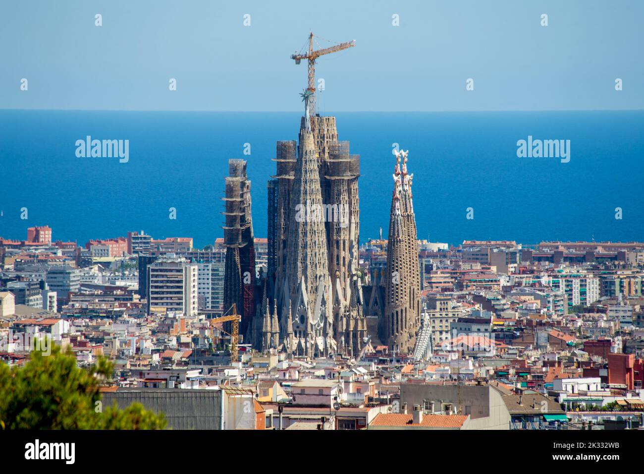 Sagrada Família basilica vista dal Parco Güell, Barcellona, Spagna Foto Stock