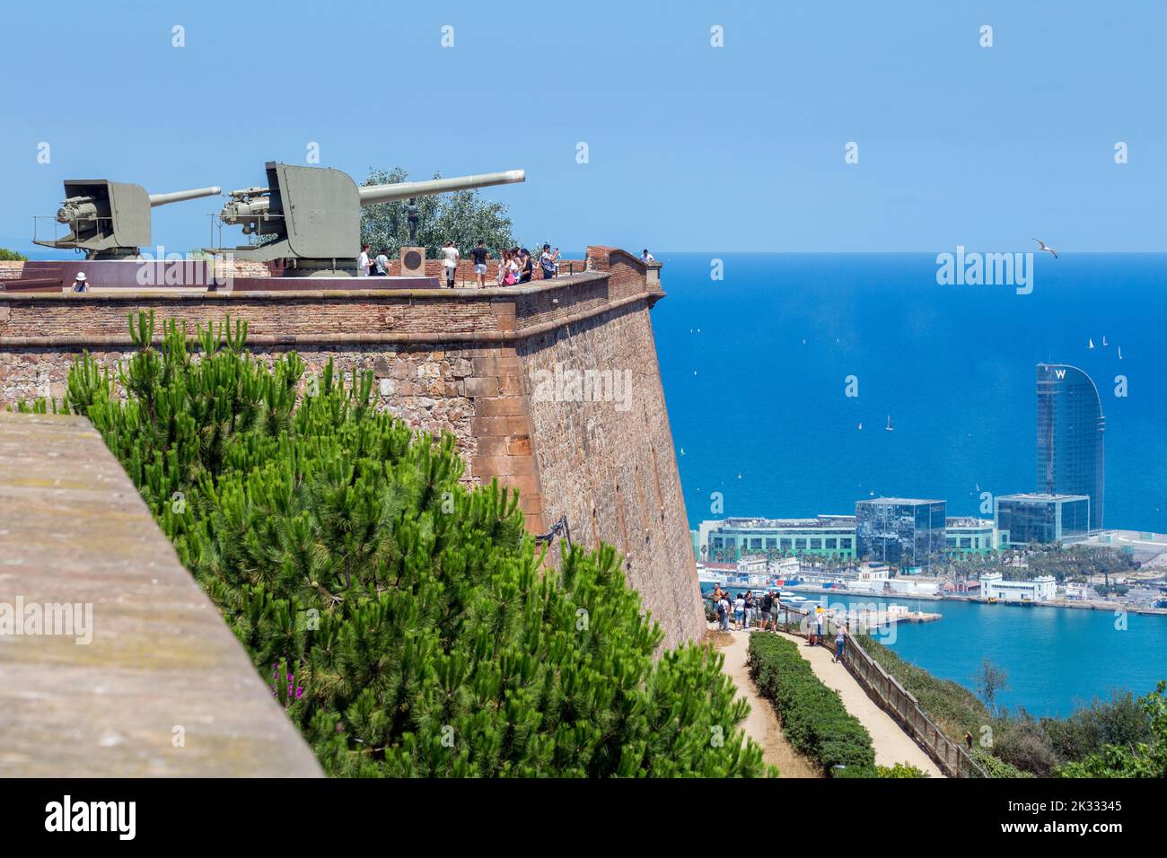 Castello di Montjuic sulle colline che si affacciano su Barcellona, Spagna Foto Stock