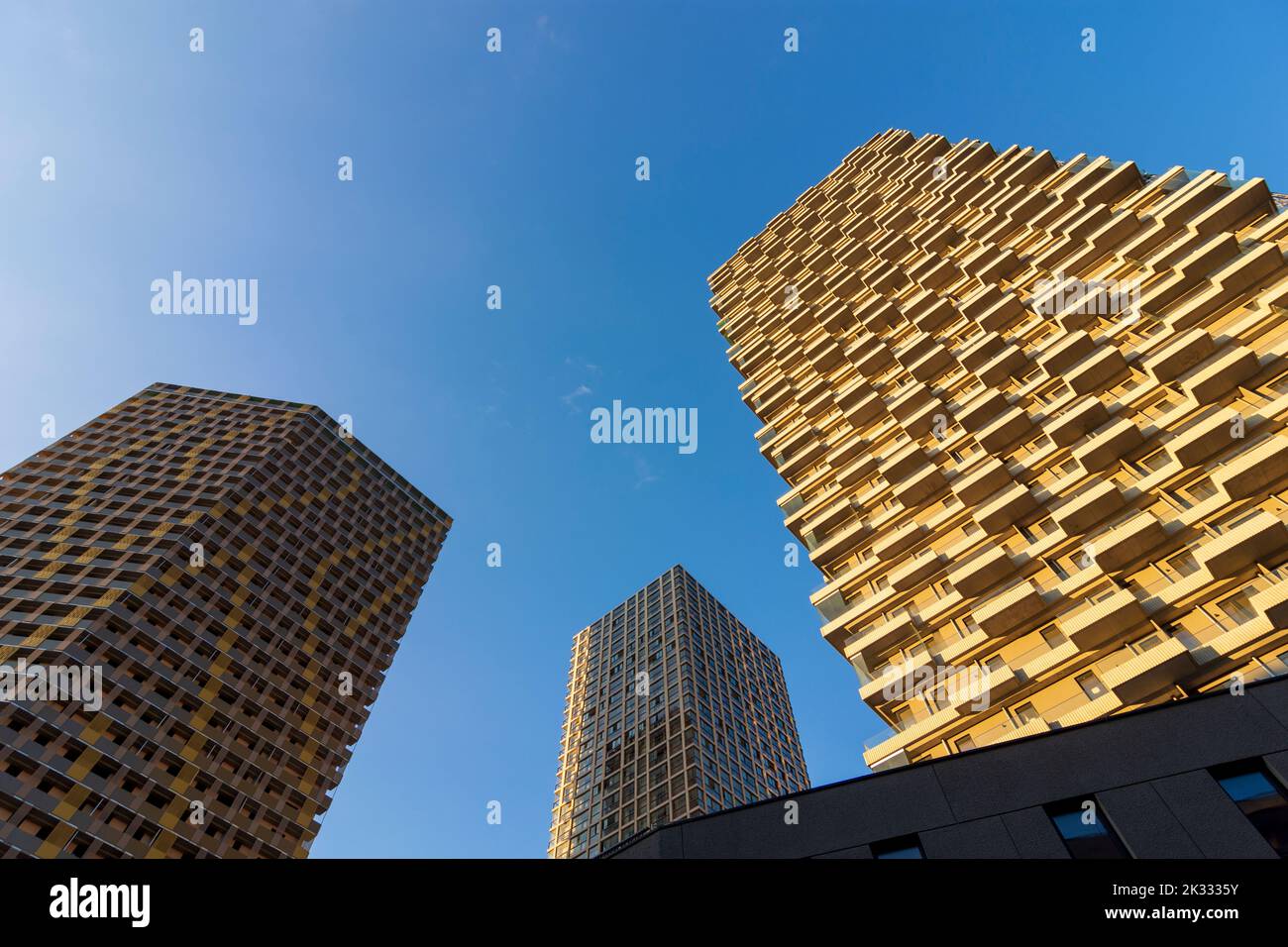 Wien, Vienna: Facciata struttura, balconi di alte case di appartamenti, progetto 'i marchi' nel 03. Landstraße, Vienna, Austria Foto Stock