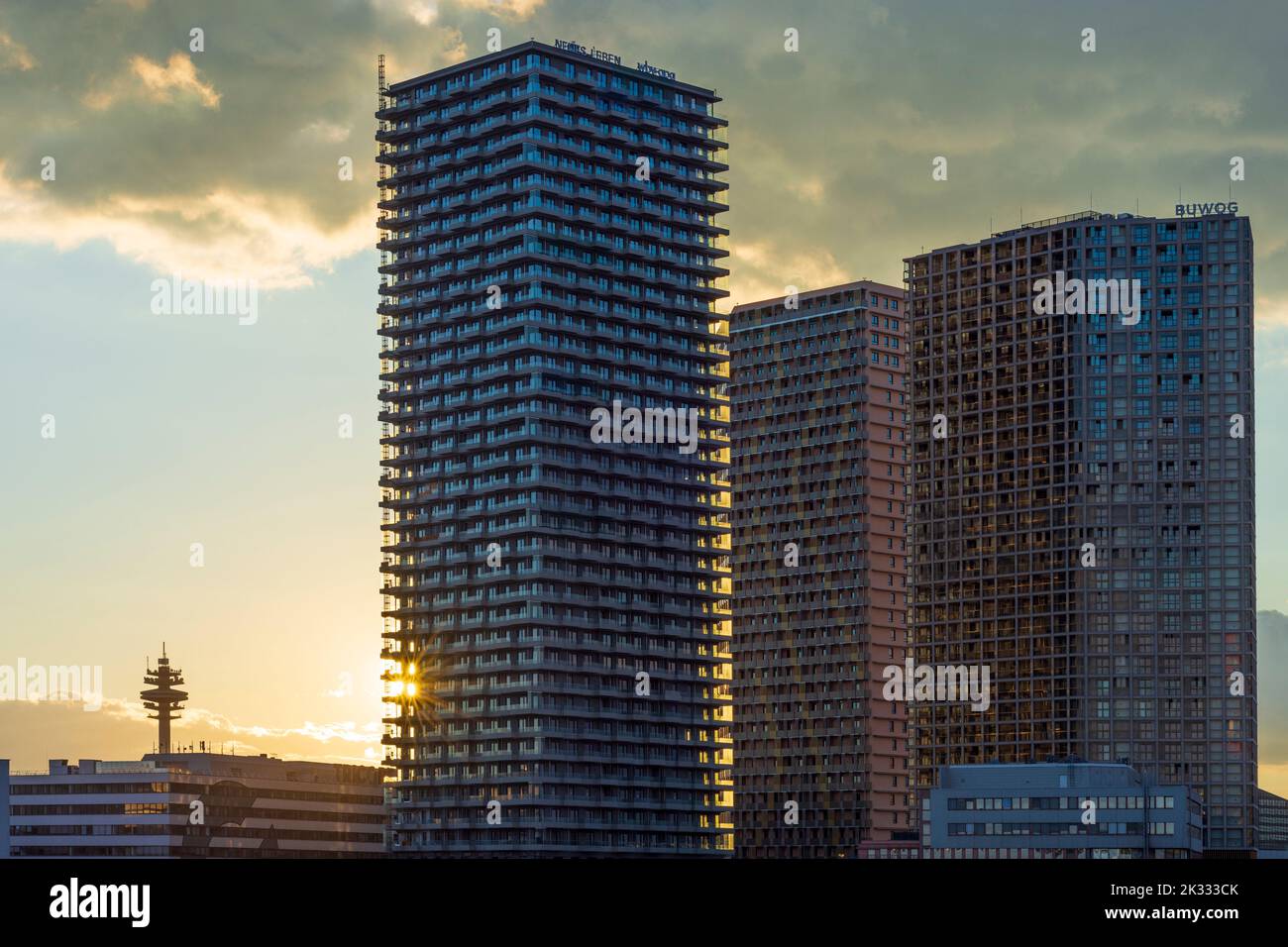 Wien, Vienna: Case di appartamenti di alto livello, progetto 'i marchi', torre in Arsenal nel 11. Simmering, Vienna, Austria Foto Stock