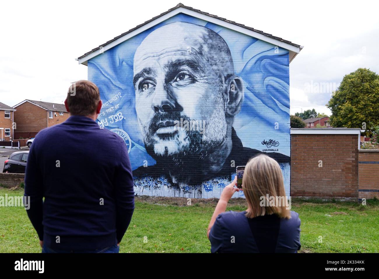 Un murale del responsabile della città di Manchester Pep Guardiola, Ashton New Road, Manchester. Data immagine: Sabato 24 settembre 2022. Foto Stock