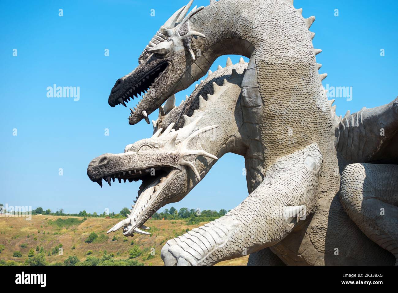 Città Zadonsk, regione di Lipetsk, Russia - 20 agosto 2021: Scultura 'Serpent Gorynych'. Safari-parco 'Kudykina Gora' vicino Zadonsk Foto Stock