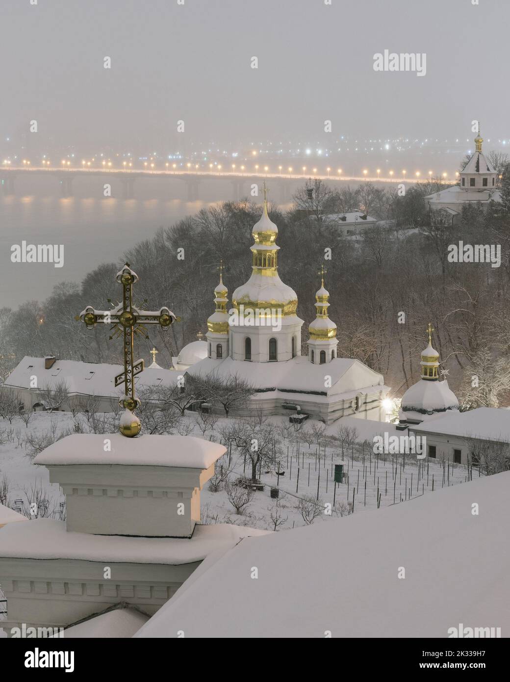 Vista invernale di Kyiv Pechersk Lavra, Ucraina Foto Stock