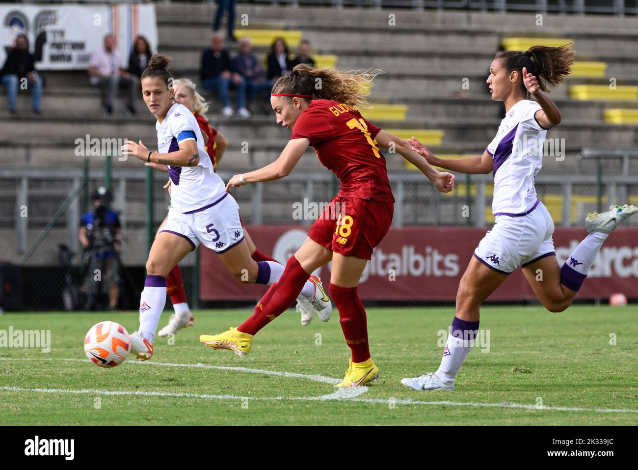 Roma, Italia. 24th Set, 2022. Benedetta Glionna (COME Roma Women) durante il Campionato Italiano di Calcio una partita femminile 2022/2023 tra AS Roma Women vs Fiorentina Femminile allo stadio tre Fontane il 24 settembre 2022. Credit: Independent Photo Agency/Alamy Live News Foto Stock