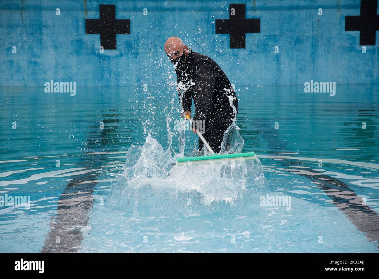 PISCINA ALL'APERTO/LIDO A GOUROCK...LA PISCINA ALL'APERTO GOUROCK È UN LIDO PUBBLICO DI ACQUA SALATA SULLA COSTA OCCIDENTALE DELLA SCOZIA, A INVERCLYDE. È IL PIÙ VECCHIO Foto Stock