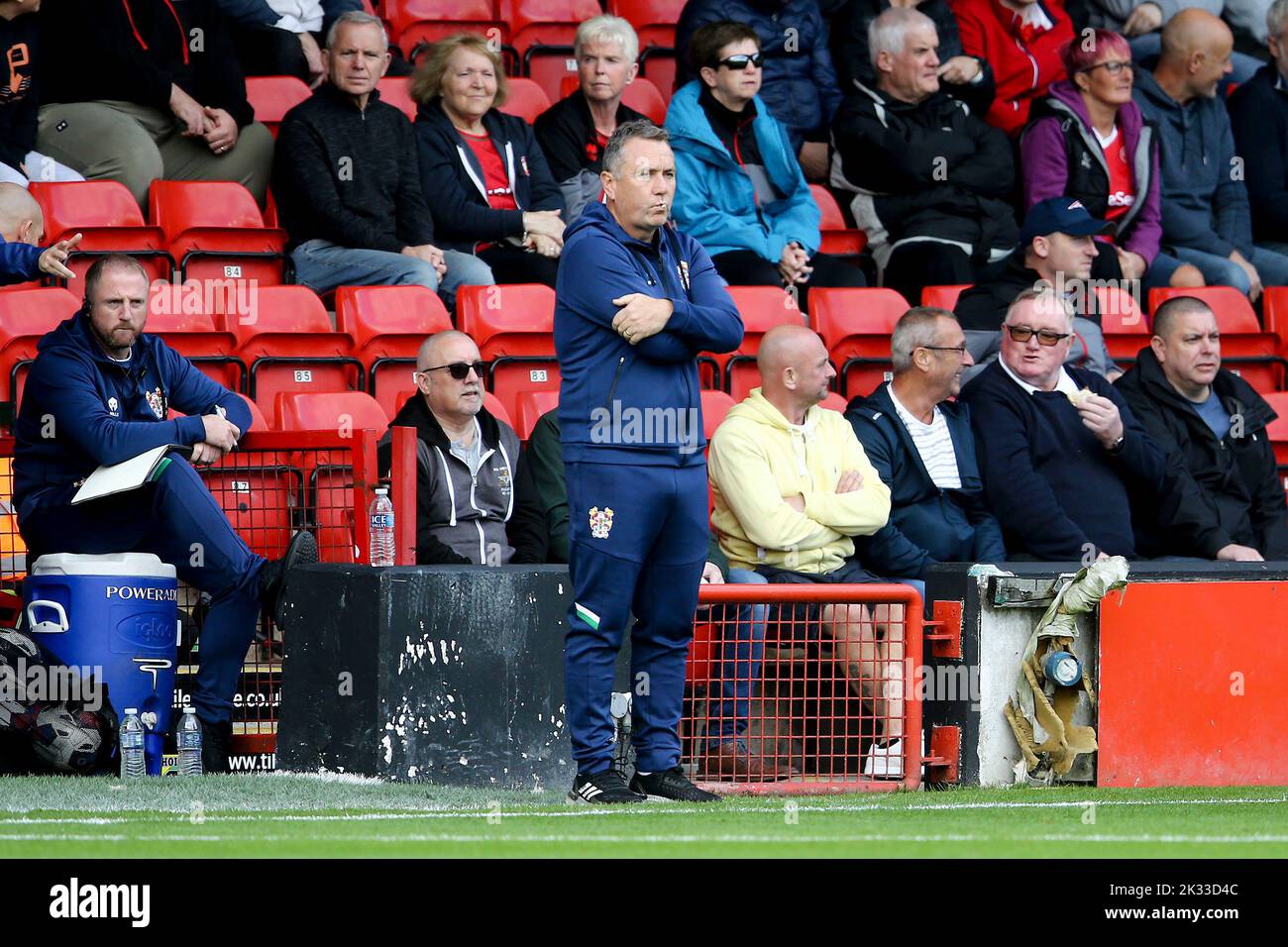 Walsall, Regno Unito. 24th Set, 2022. 'Micky Mellon, il responsabile di Tranmere Rovers guarda su. EFL Skybet Football League Two match, Walsall contro Tranmere Rovers al Poundland Bescot Stadium di Walsall, West Midlands, sabato 24th settembre 2022. Questa immagine può essere utilizzata solo per scopi editoriali. Solo per uso editoriale, licenza richiesta per uso commerciale. Nessun uso in scommesse, giochi o un singolo club / campionato / giocatore publications.pic di Chris Stading / Andrew Orchard sport fotografia / Alamy Live News Credit: Andrew Orchard sport fotografia / Alamy Live News Foto Stock