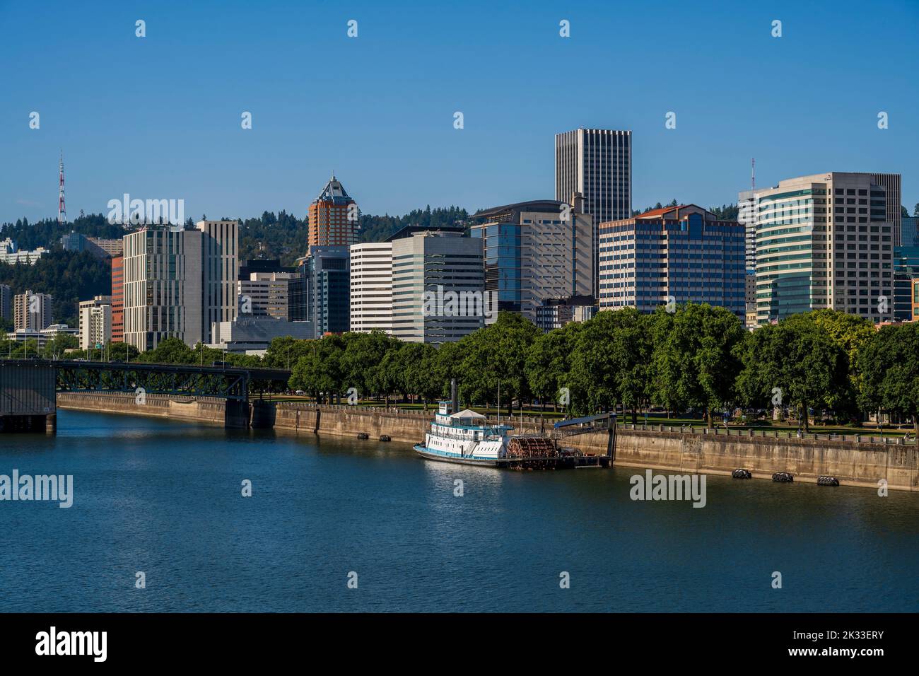 Skyline del centro e fiume Willamette, Portland, Oregon, Stati Uniti Foto Stock