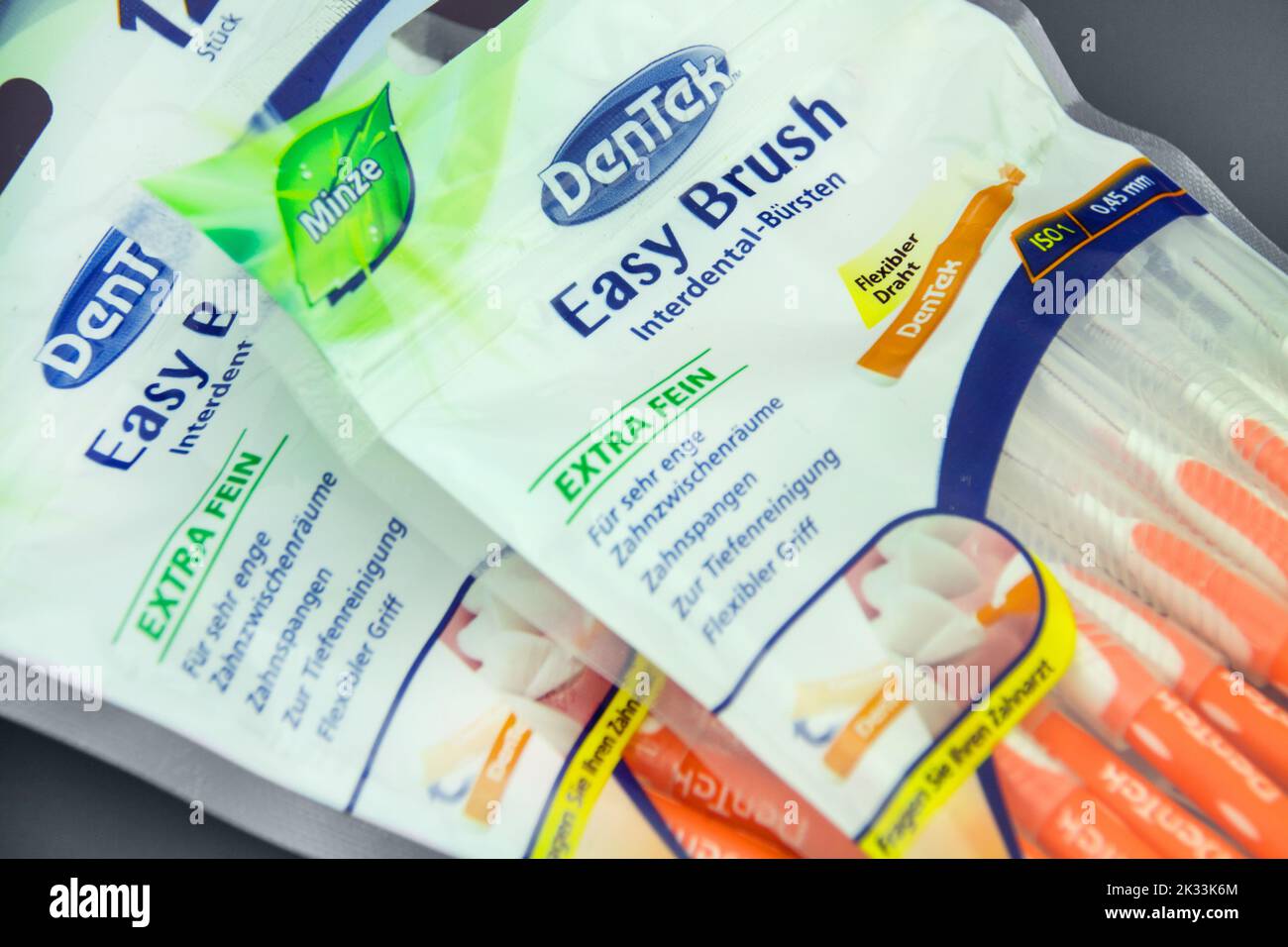 Amburgo, Germania - Settembre 24 2022: Dentec Easy Brush Interdental Bürsten - Dentec Easy Brush Interdental Brush Foto Stock