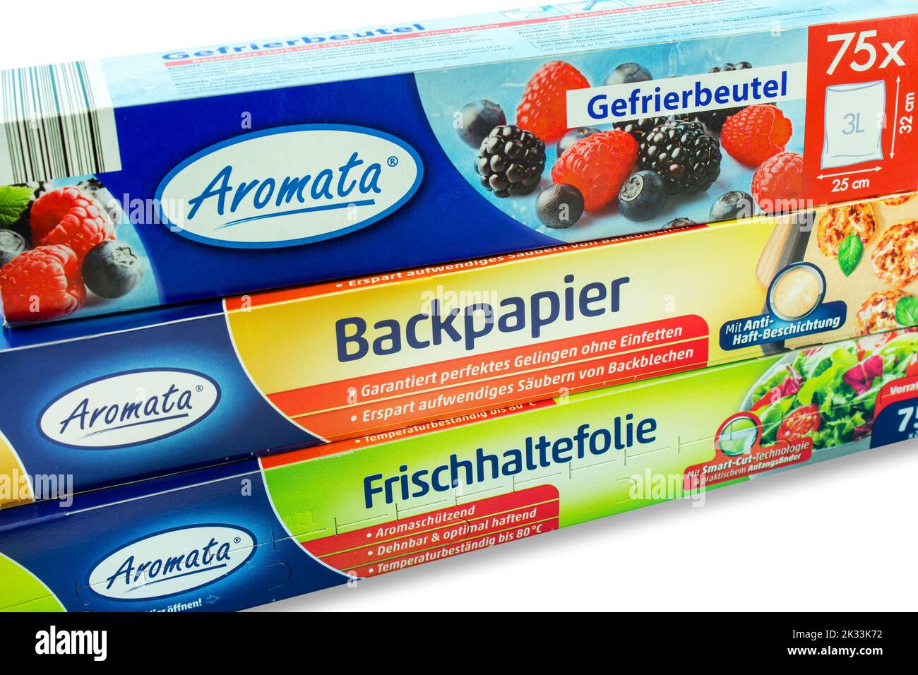 Amburgo, Germania - Settembre 20 2022: Aromata Backpapier, Gefrierbeutel und Frischhaltefolie in der Papp-Box - carta da forno Aromata, sacchetto per congelatore e. Foto Stock