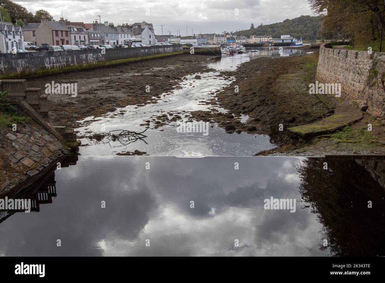 Porto di Stornoway all'Isola di Lewis Scozia, Regno Unito, con bassa marea Foto Stock
