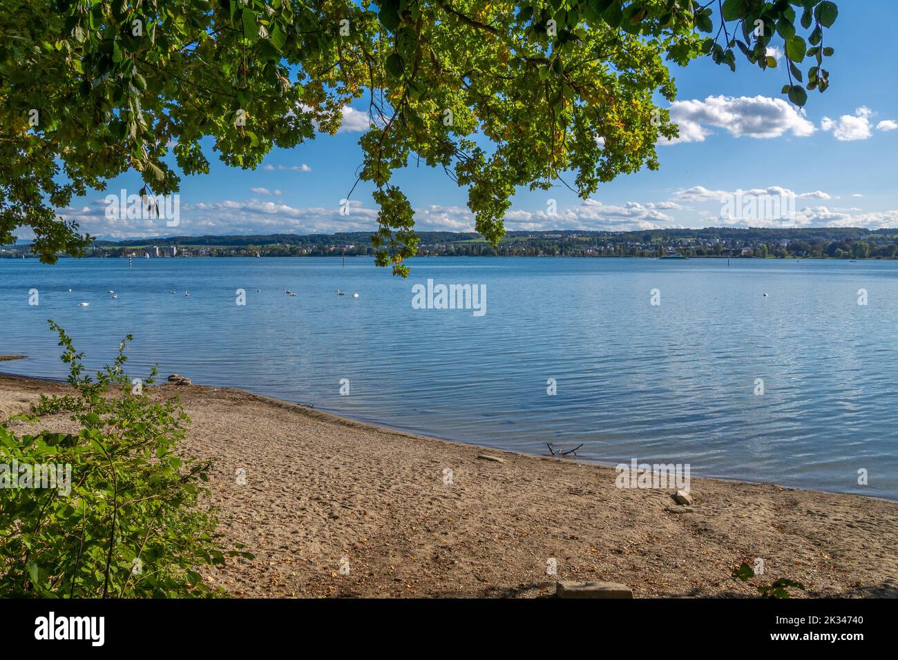 Vacanze Autunno al bellissimo Lago di Costanza cielo soleggiato Foto Stock