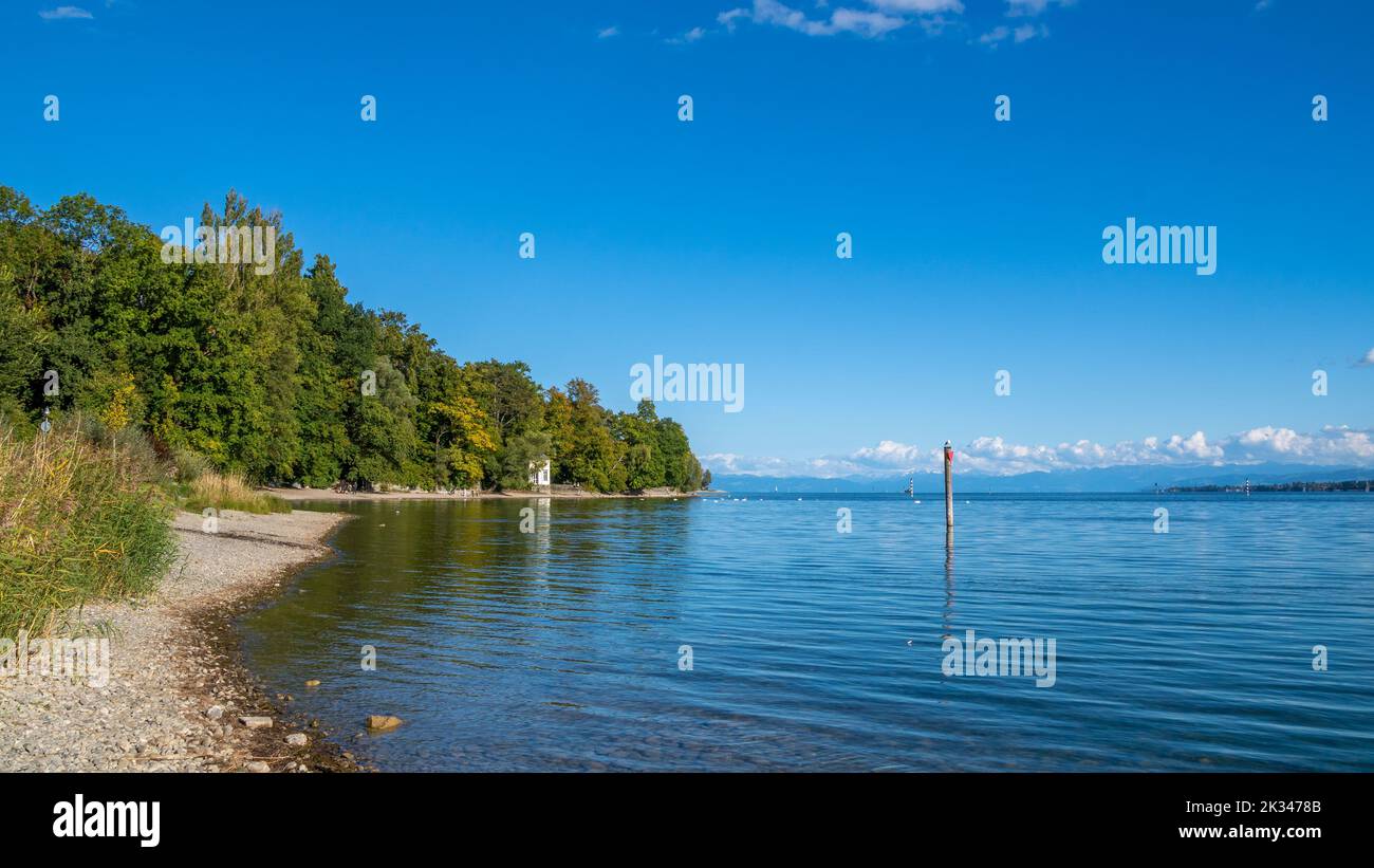 Vacanze Autunno al bellissimo Lago di Costanza cielo soleggiato Foto Stock