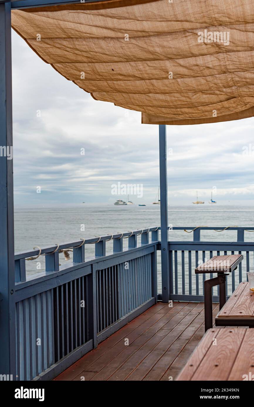 Un bel balcone vicino all'oceano a Lahaina Town, Maui, USA Foto Stock