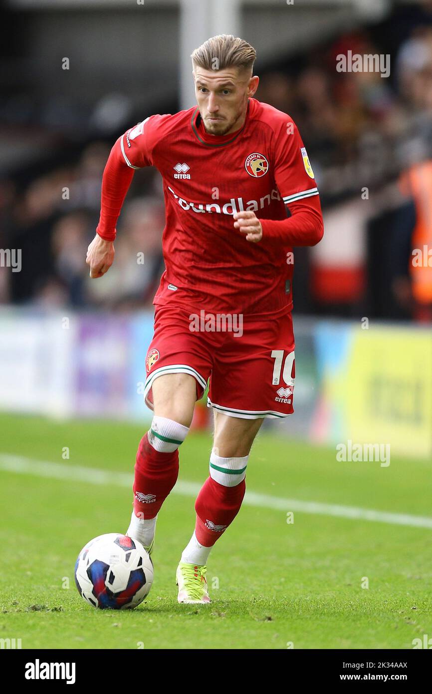 Walsall, Regno Unito. 24th Set, 2022. Tom Knowles di Walsall in azione. EFL Skybet Football League Two match, Walsall contro Tranmere Rovers al Poundland Bescot Stadium di Walsall, West Midlands, sabato 24th settembre 2022. Questa immagine può essere utilizzata solo per scopi editoriali. Solo per uso editoriale, licenza richiesta per uso commerciale. Nessun uso in scommesse, giochi o un singolo club / campionato / giocatore publications.pic di Chris Stading / Andrew Orchard sport fotografia / Alamy Live News Credit: Andrew Orchard sport fotografia / Alamy Live News Foto Stock
