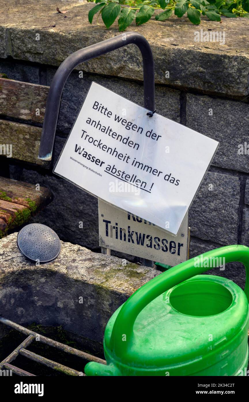 Firma bene, spegnere l'acqua a causa della siccità persistente, Niedersonthofen, Allgaeu, Baviera, Germania Foto Stock