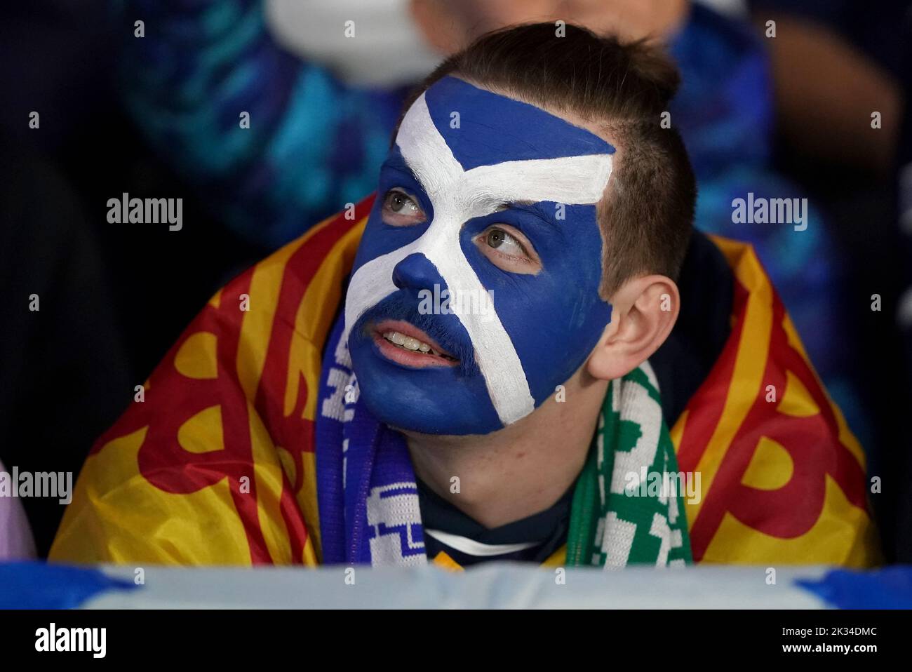 Un fan scozzese negli stand prima della UEFA Nations League Group e Match ad Hampden Park, Glasgow. Data immagine: Sabato 24 settembre 2022. Foto Stock
