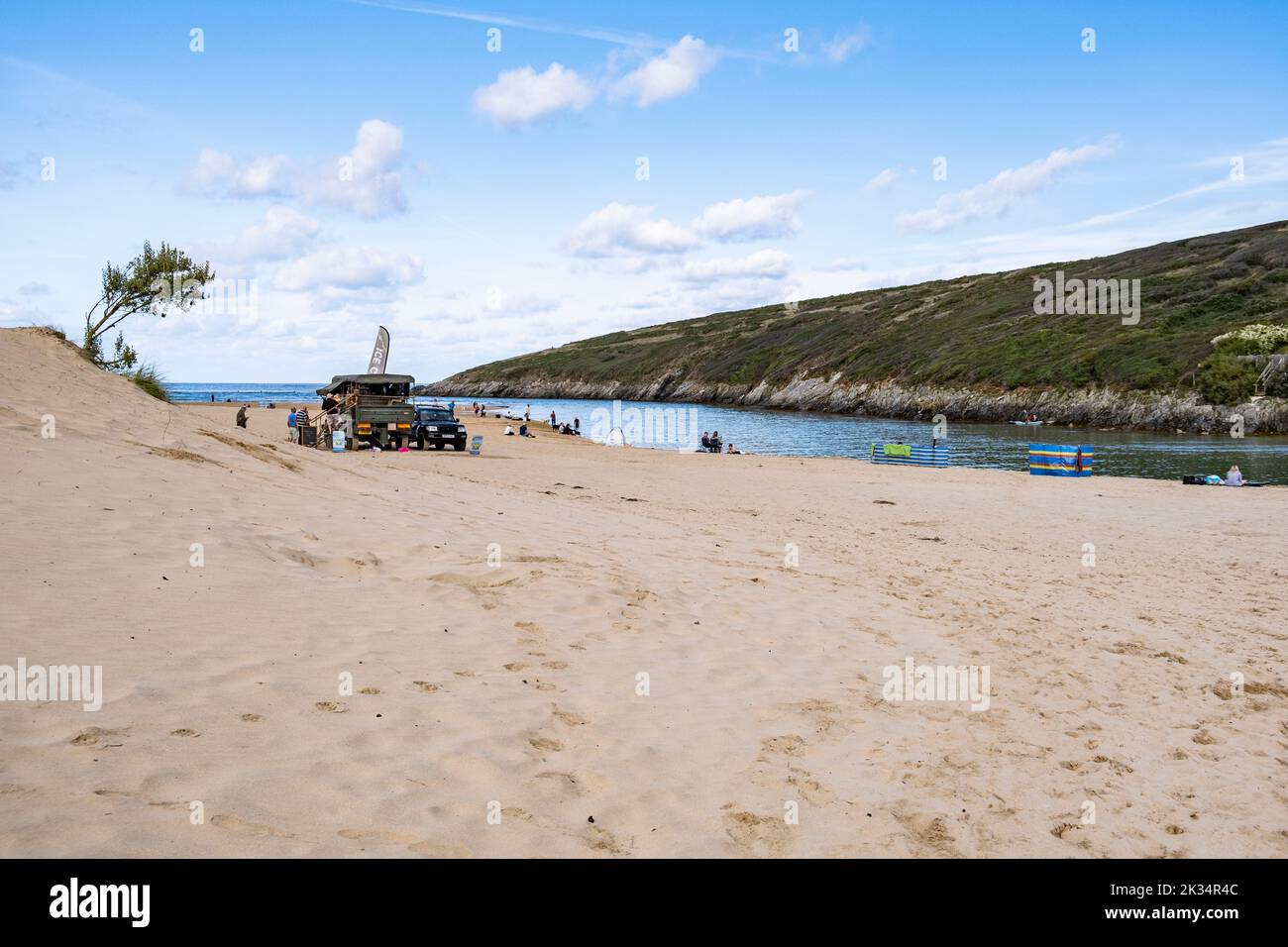 Crantock Beach a Crantock sulla costa nord della Cornovaglia, Inghilterra una popolare vacanza detination. Foto Stock