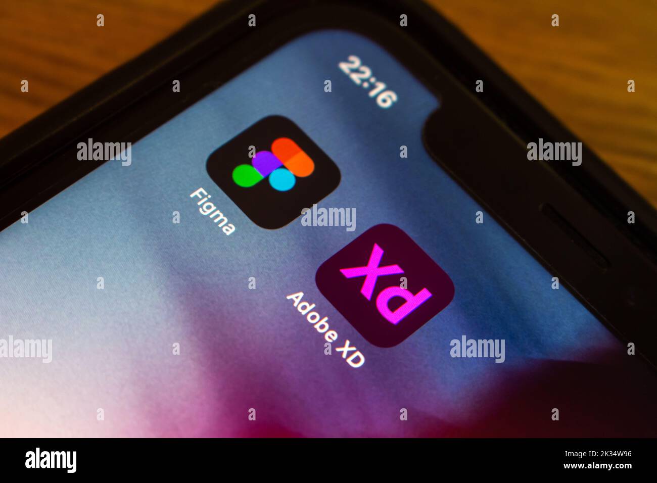 Vancouver, CANADA - Set 23 2022 : icone Adobe XD e Figma su un iPhone. Nel settembre 2022, Figma ha annunciato che era stata acquisita da Adobe Inc. Foto Stock