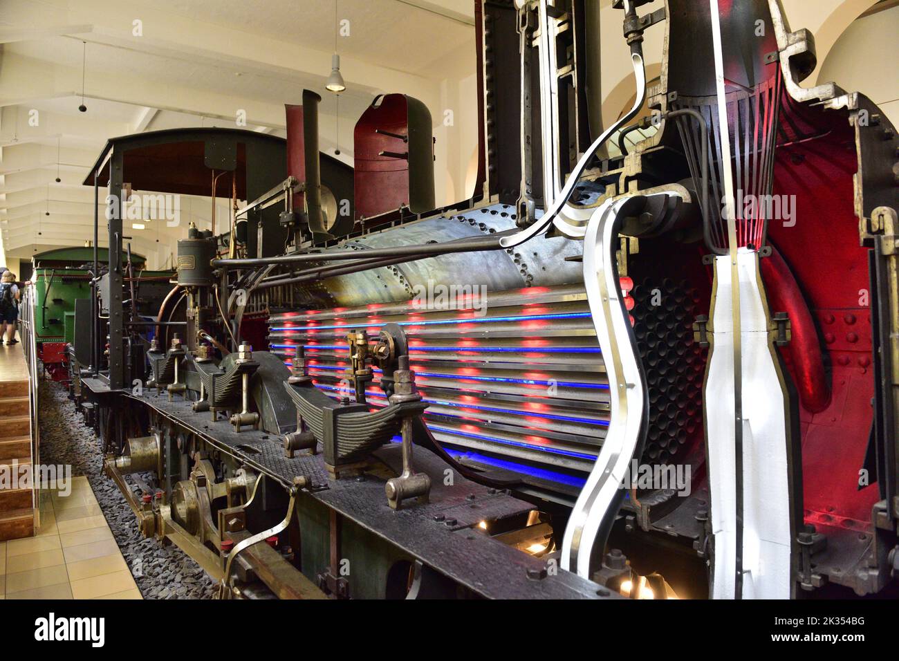 Museo della Deutsche Bahn a Norimberga, Baviera, Germania - locomotiva aperta tagliata Foto Stock