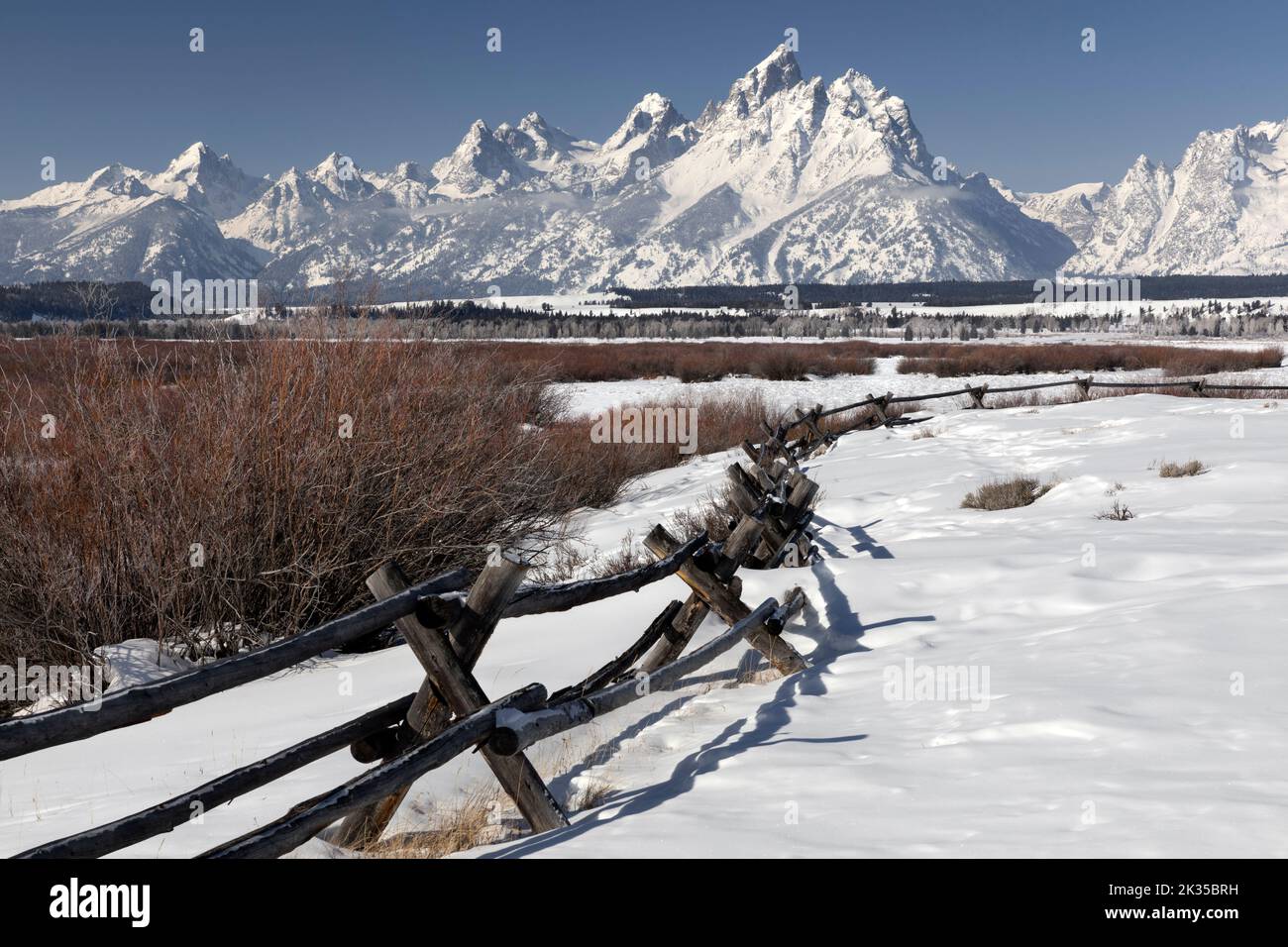 WY05077-00..... WYOMING - Vista della catena montuosa di Teton in inverno da Cunningham Cabin Historic Site nel Parco Nazionale di Grand Teton. Foto Stock