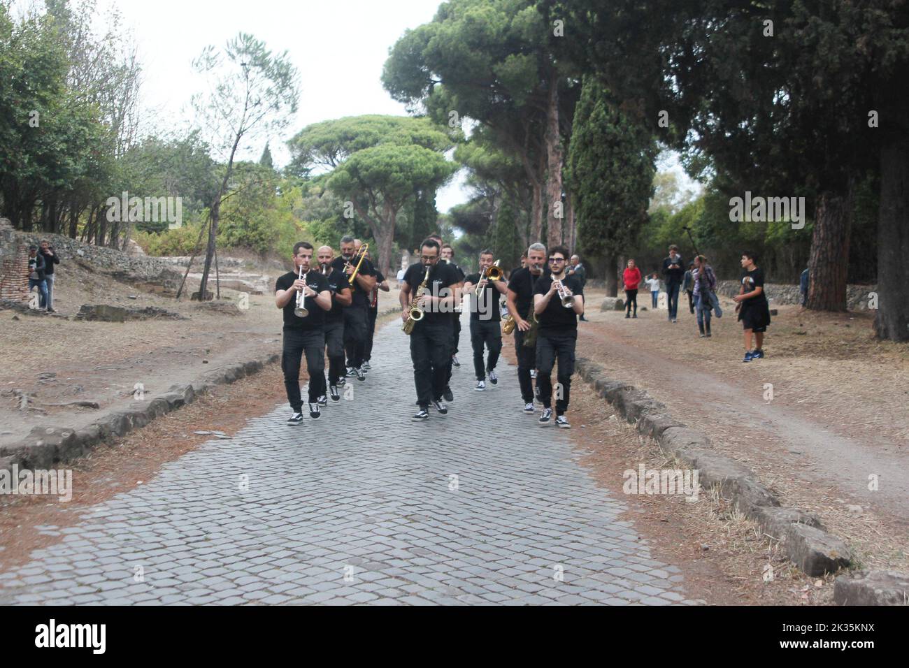 Roma, Italia. 24th Set, 2022. Roma Unplugged Festival a Villa dei Quintili e Via Appia Antica con P-Funkig Band, in concerto itinerante per Via Appia Antica, Gegè Telesforo in 'Impossible Tour 2022' a Villa dei Quintili ospite speciale Arnaldo Santoro, Voice, Matteo e Giovanni Cutello, Winds e Trilok Gurtu. (Foto di Daniela Franceschelli/Pacific Press) Credit: Pacific Press Media Production Corp./Alamy Live News Foto Stock