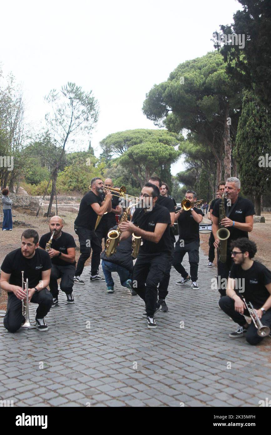 24 settembre 2022, Roma, Italia, Italia: Roma Unplugged Festival a Villa dei Quintili e Via Appia Antica con P-Funkig Band, in concerto itinerante per Via Appia Antica, Gegè Telesforo in ''Impossible Tour 2022'' a Villa dei Quintili ospite speciale Arnaldo Santoro, Voice, Matteo e Giovanni Cutello, Winds e Trilok Gurtu. (Credit Image: © Daniela Franceschelli/Pacific Press via ZUMA Press Wire) Foto Stock